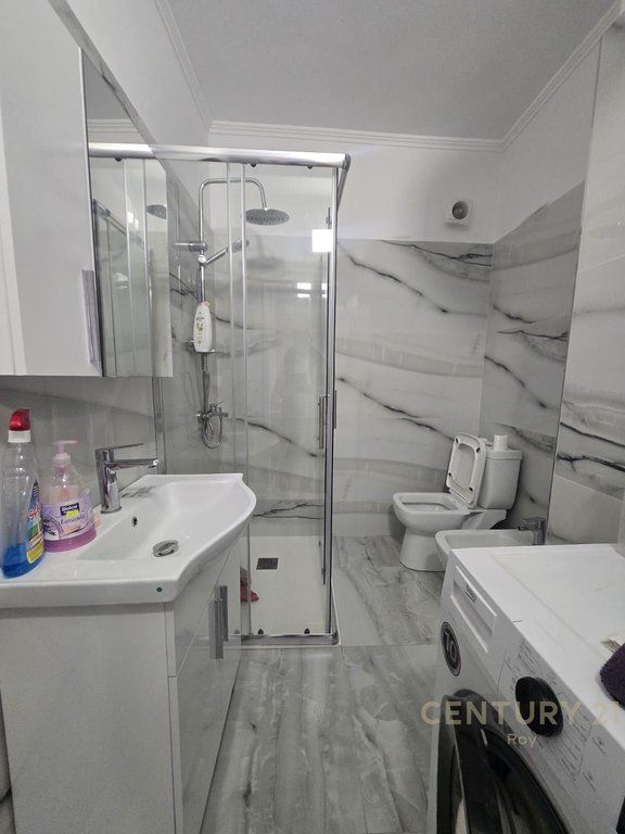 Appartamento 2+1 in vendita vicino alle ville di Vienna a Golem!!! 
