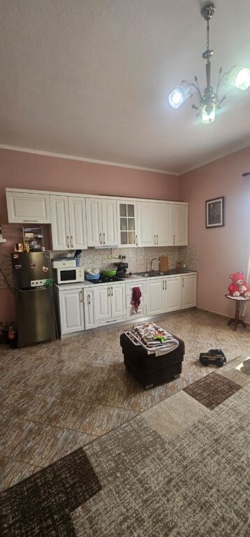 SHITET GODINE 3 KATESHE +BODRRUM SHKOZET RRUGE KRYESORE