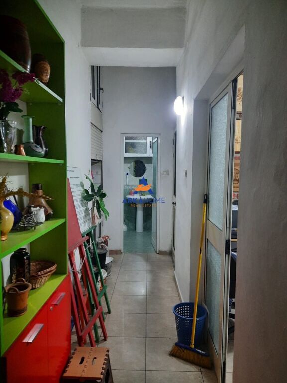 BUSINESS PREMISES FOR SALE 76.16M2 "NEAR THE PANTS" 235000 EURO