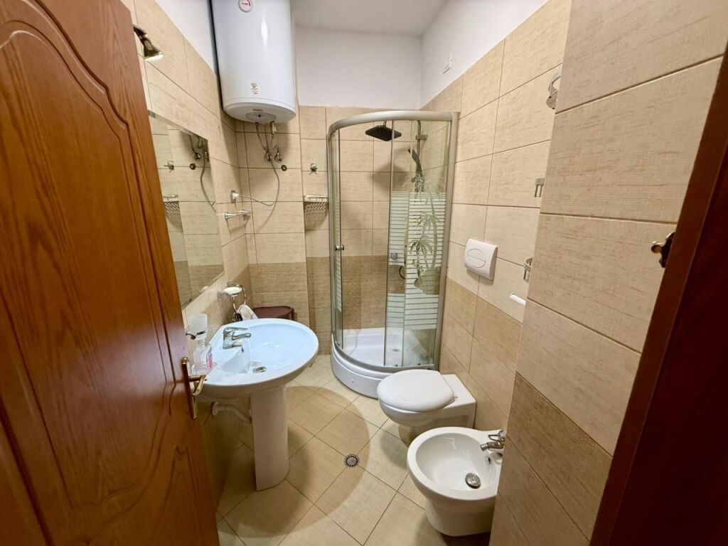 📣 RENT Apartment 2+1+2 With Balcony 📍 "Kavajes" Street, Opposite the Mosque ✨💶 Price 70,000 Leke/Month