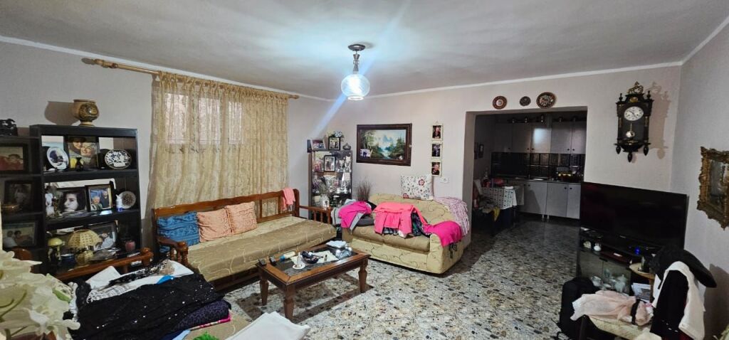 Shitet vile 2 kateshe bashk me 2 dydane prane Gjykates Durres