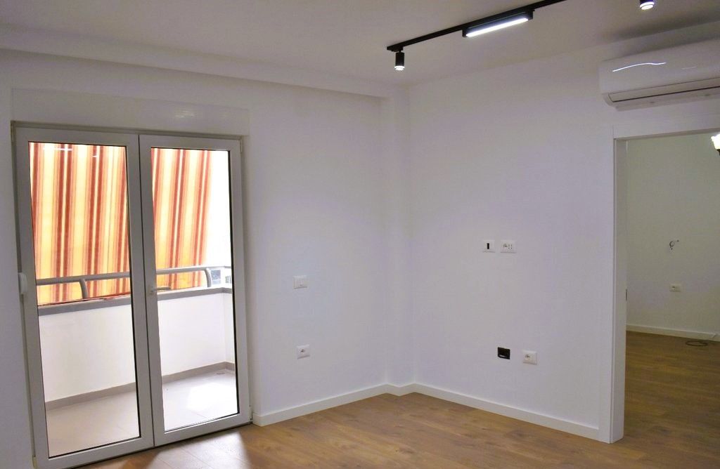 Zyra Moderne për Qira pranë Stadiumit Air Albania