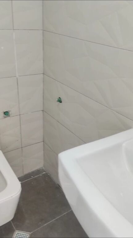 NEGOZIO 50000 LEKE. VIA 5 MAJI. DIETRO IL CONCORD CENTER.