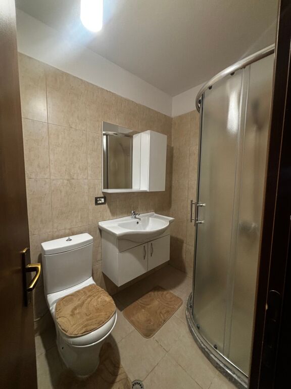 SHTËPI ME QERA – RRUGA E KAVAJËS (PËRBALLË DELIJORGJIT)