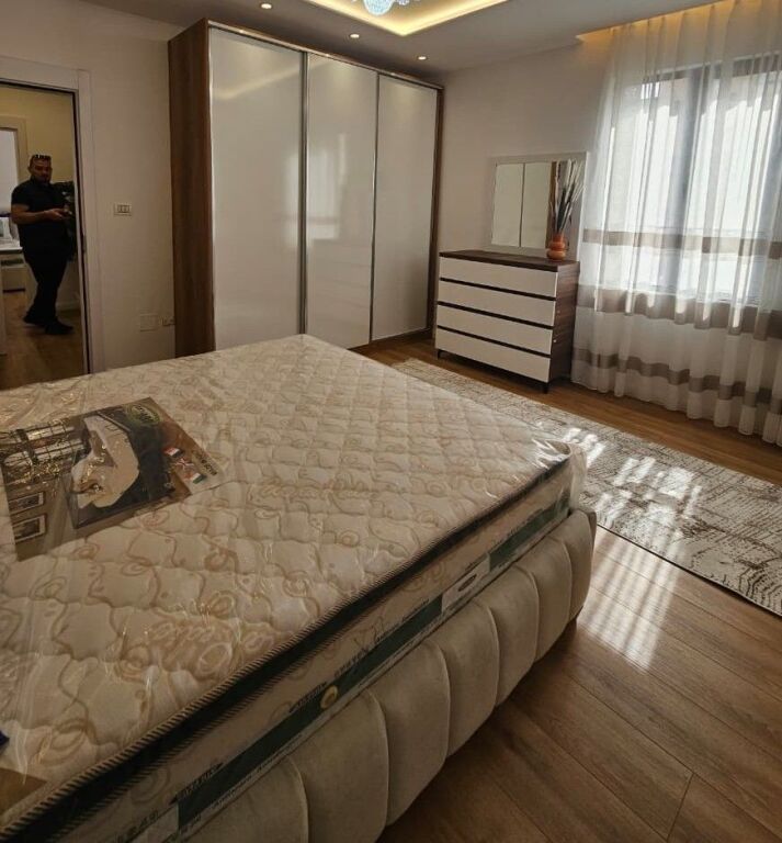 Shitet apartament 2+1+2 tek Pallati me Shigjeta