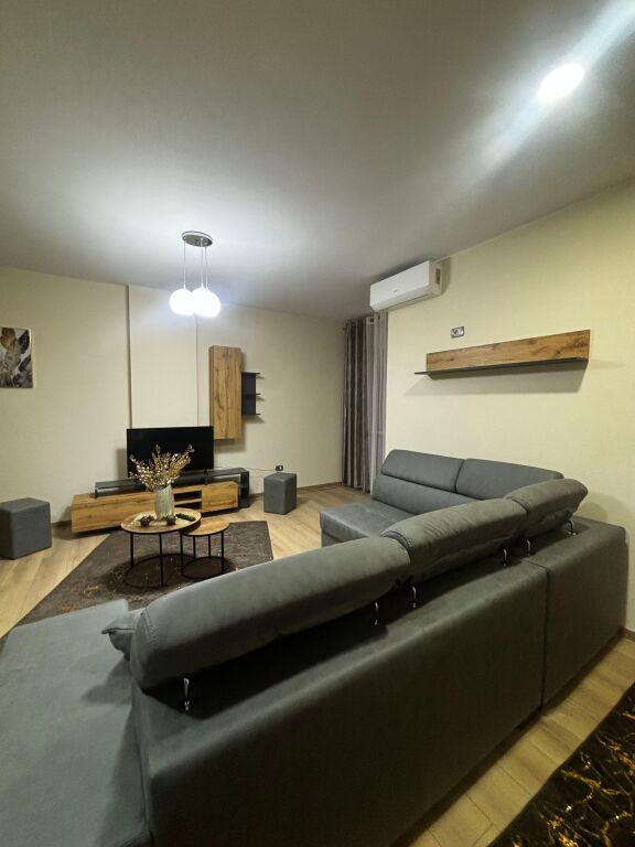 SHTËPI ME QERA – RRUGA E KAVAJËS (PËRBALLË DELIJORGJIT)