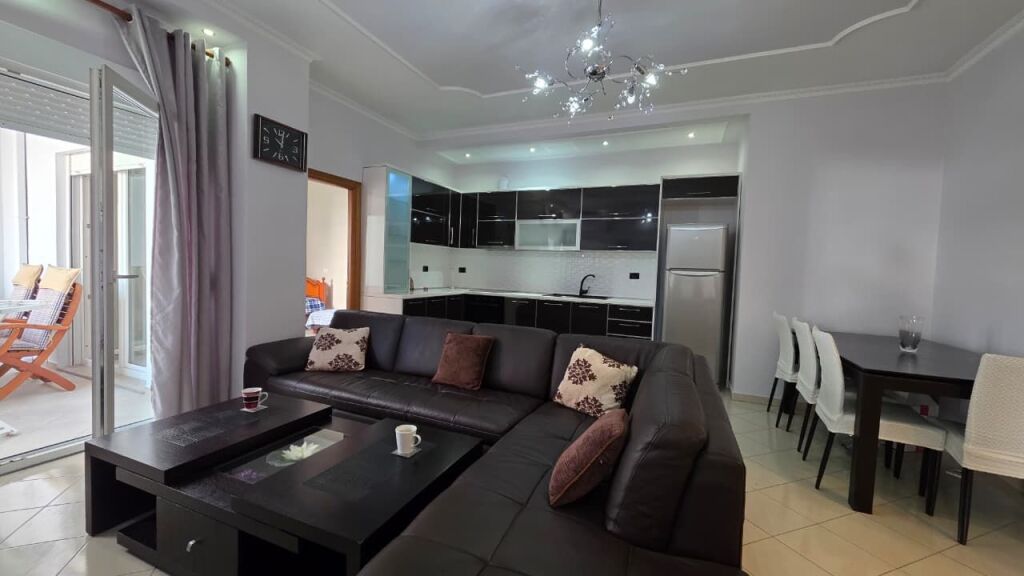 Apartament 3+1+2 me qera,prane Conad ne Bulevard