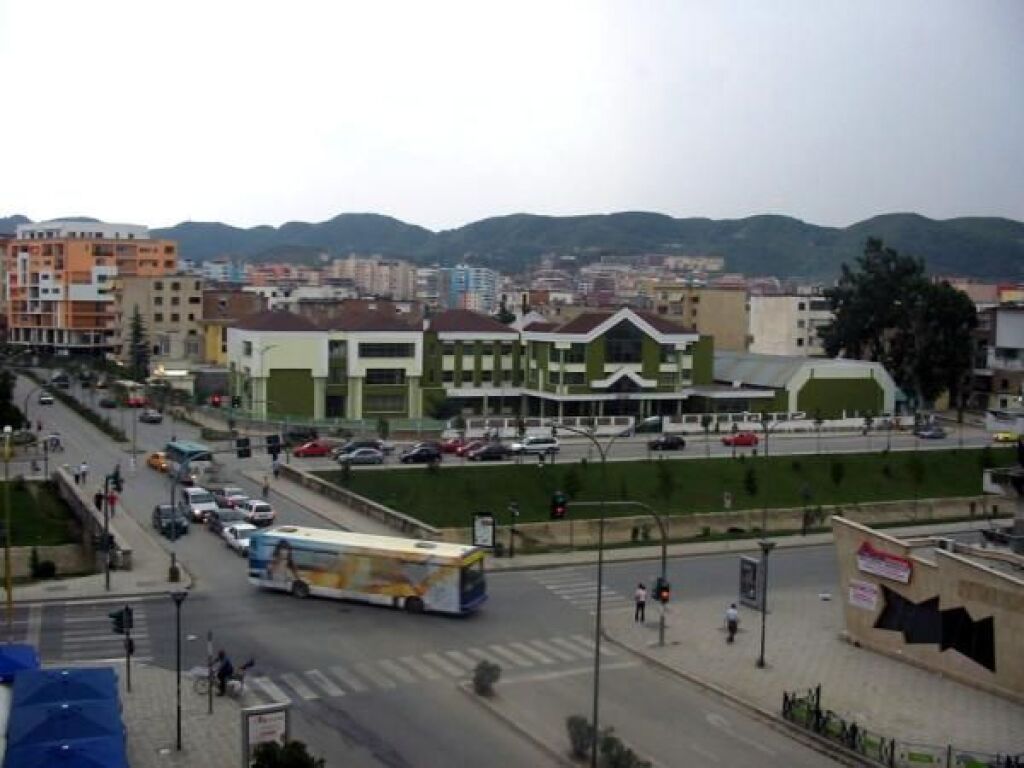 JEPET APARTAMENT ME QERA 2+1+BALLKONE " VASIL SHANTO " 839 EURO