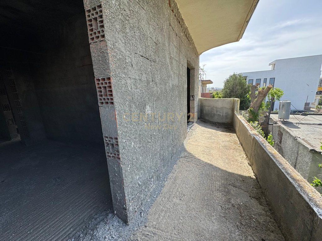 Shitet Vile 2-Kateshe ne Shkozet 235.000 Euro