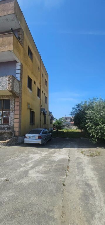 SHITET GODINE 3 KATESHE +BODRRUM SHKOZET RRUGE KRYESORE