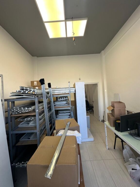 OKAZION - TIRANE PRANE SHKOLLES SE KUQE, SHITET DYQNE+ MAGAZINE + PARKIME Per Tipologji Te Ndryshme Biznesi!!! Prona ndodhet ne katin 0 dhe -1