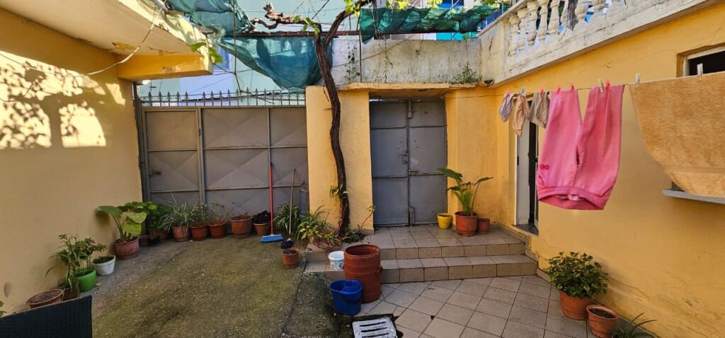 Shitet vile 2 kateshe bashk me 2 dydane prane Gjykates Durres