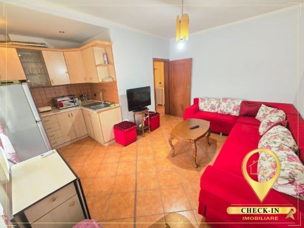 1+1 me qera perballe Tregut te Medresese