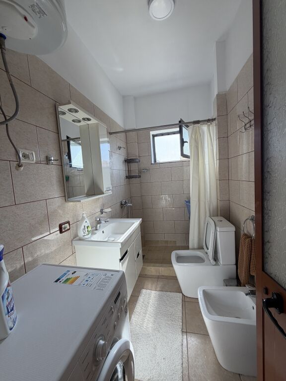 Jepet apartament 2+1, Me Qera- Rruga e Kavajes- Globe