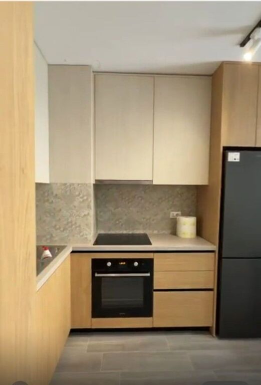 🏢Ne fund te Rruges 5 Maji, jepet me qera apartament,1+1,i mobiluar  450Euro