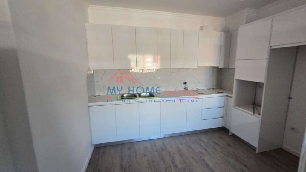 Appartamento 2+1+posto auto in affitto alla Nuova Anello a Tirana