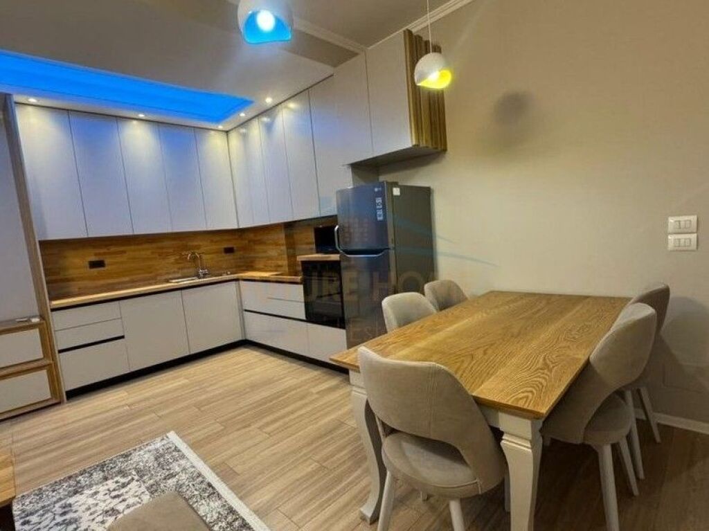 Qera, Apartament 2+1+2+Post Parkimi , Jordan Misja , Tirane