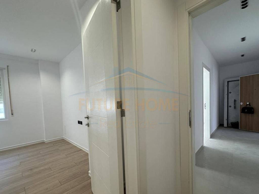 Shitet, Apartament 2+1, Fresku, Tiranë. ELT55765