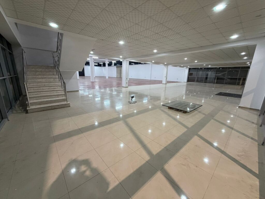 WAREHOUSE FOR RENT 1600 M2 RINAS 6500 EURO FH-69701