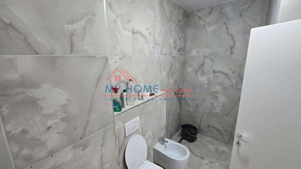 Appartamento 2+1+posto auto in affitto alla Nuova Anello a Tirana