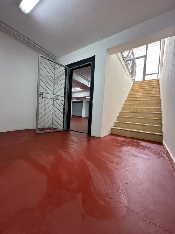 OKAZION - TIRANE PRANE SHKOLLES SE KUQE, SHITET DYQNE+ MAGAZINE + PARKIME Per Tipologji Te Ndryshme Biznesi!!! Prona ndodhet ne katin 0 dhe -1