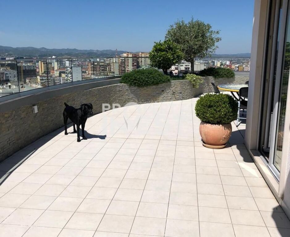 Shitet Penthouse 4+1 Vila Gold, prane Kompleksi Halili rruga e Dibres