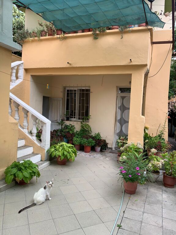 Shitet vile 2 kateshe bashk me 2 dydane prane Gjykates Durres