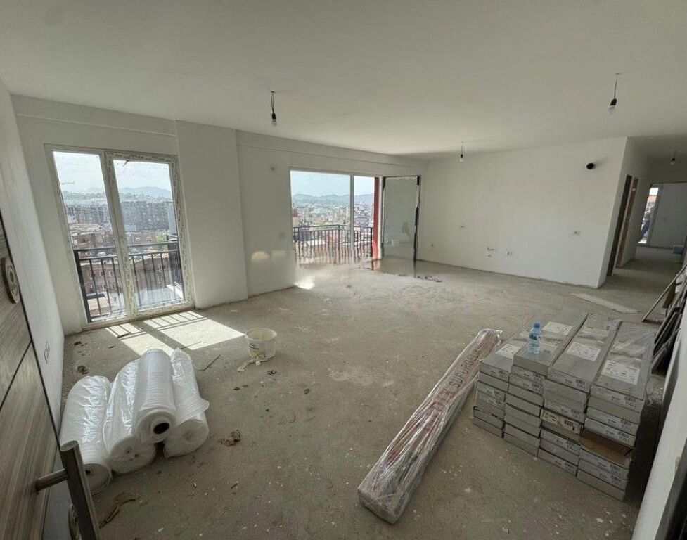 🏙️ APARTAMENT NE SHITJE 2+1+2 TUALETE+ 2 BALLKONE NE KOMPLEKSIN MIRABELLA NE LAGJEN 'VARRI BAMI'