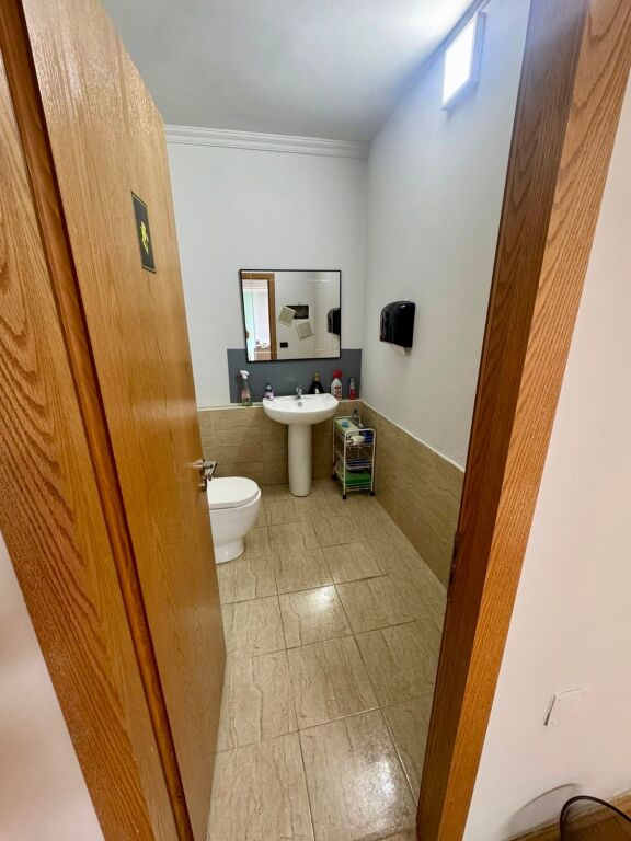 📣 QERA Ambient Zyre 📍 Komuna e Parisit 🛣️ Rruga "Tish Daija" ✨