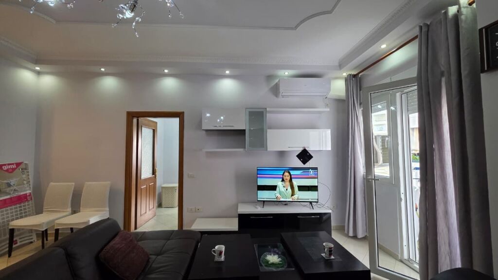 Apartament 3+1+2 me qera,prane Conad ne Bulevard