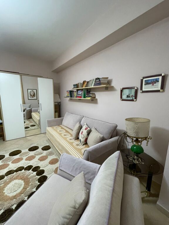 🏡 Jepet me qira apartament 2+1+2 pranë Garden Building