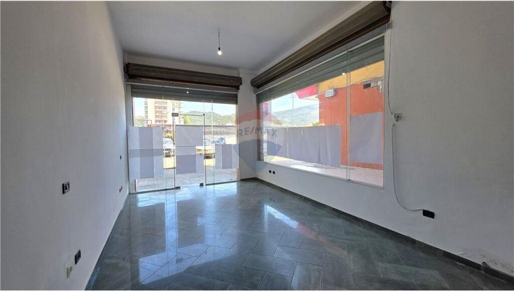 🏢 SHOP FOR RENT NEAR THE VLORA STADIUM