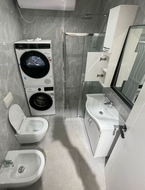 1+1 per qera , Bulevardi I Ri