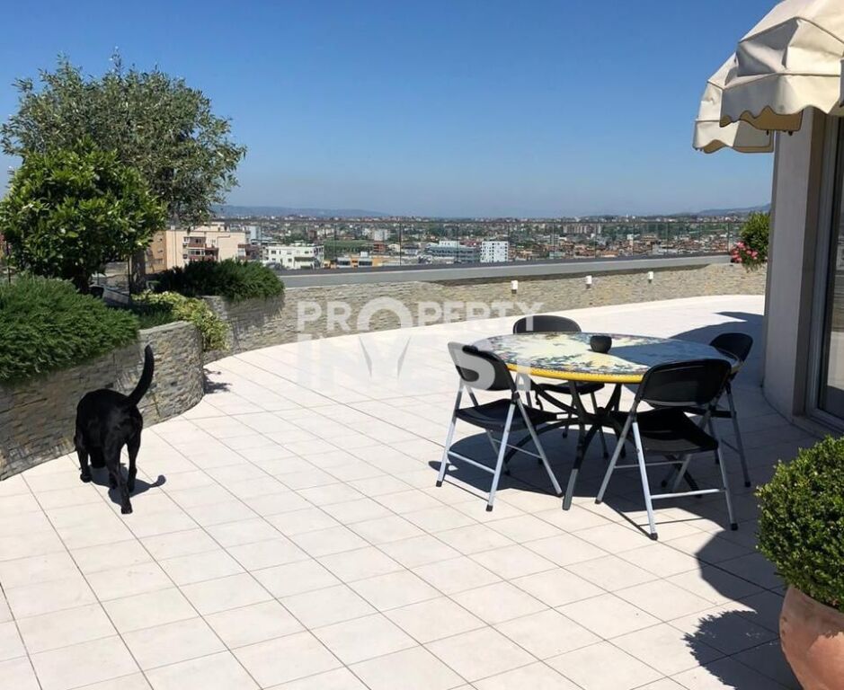 Shitet Penthouse 4+1 Vila Gold, prane Kompleksi Halili rruga e Dibres