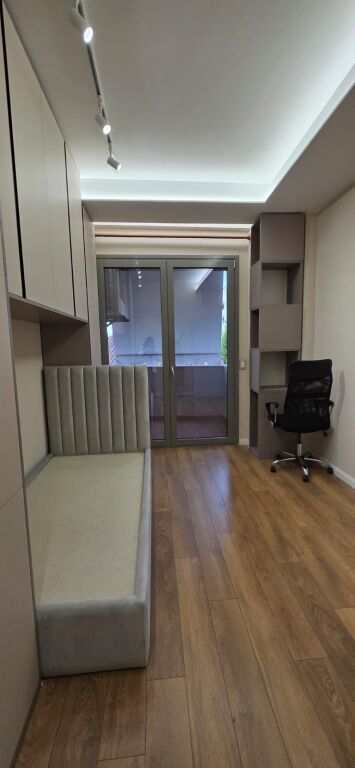 Ekskluzive!!!Apartament 2+1+2 Poste parkimi ne shitje tek Tower Bridge ne Tirane