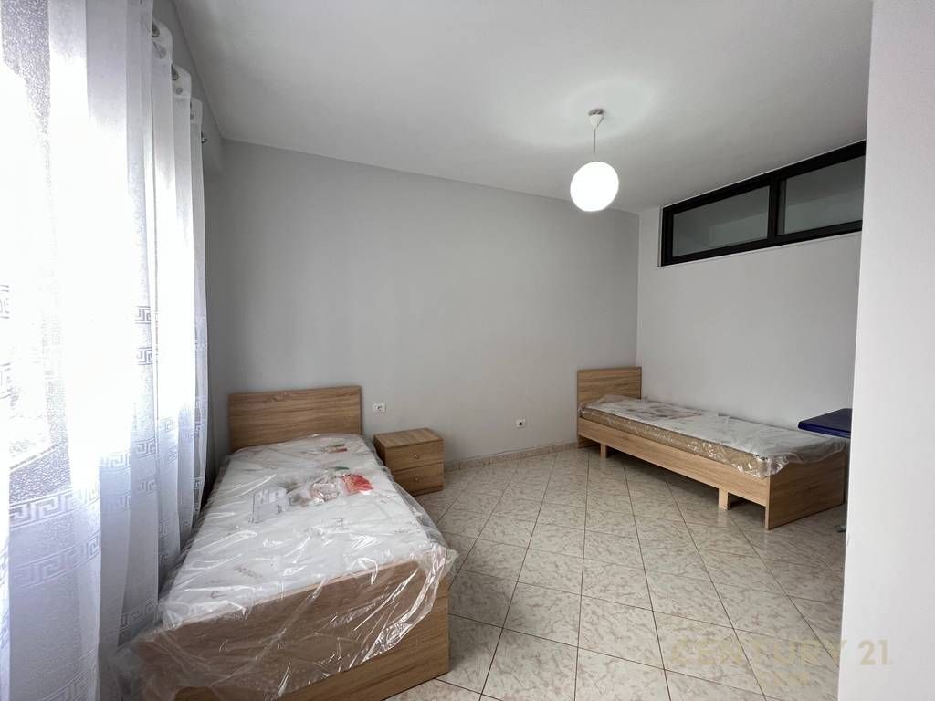 Apartment 2+1 for rent at Komuna e Parisit!