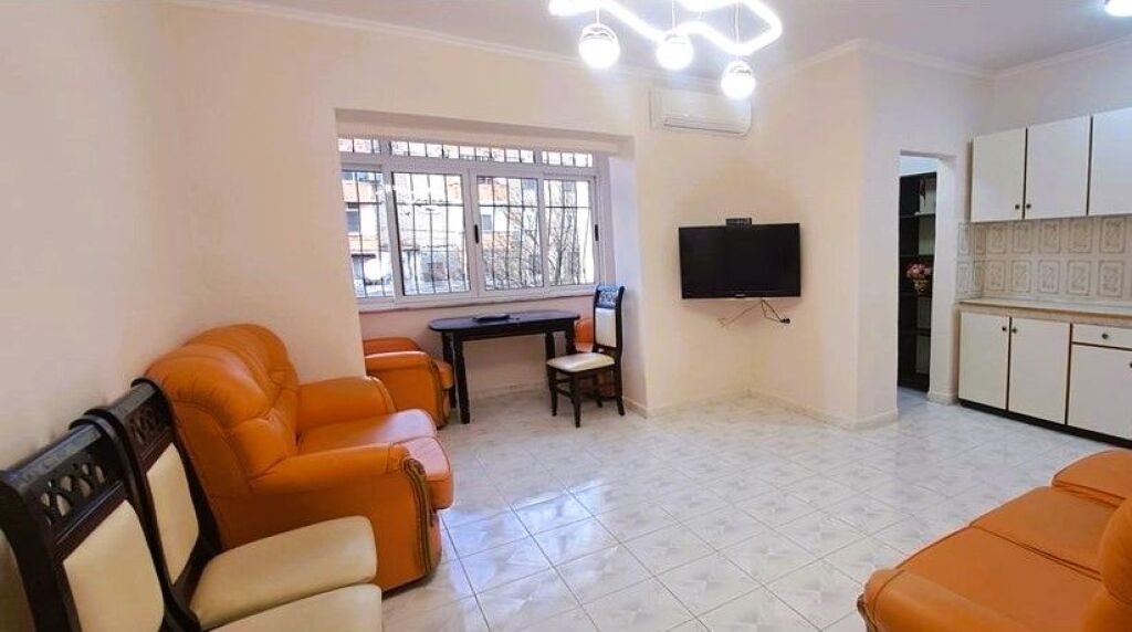 Shitet Apartament 1+1 në Ali Dem