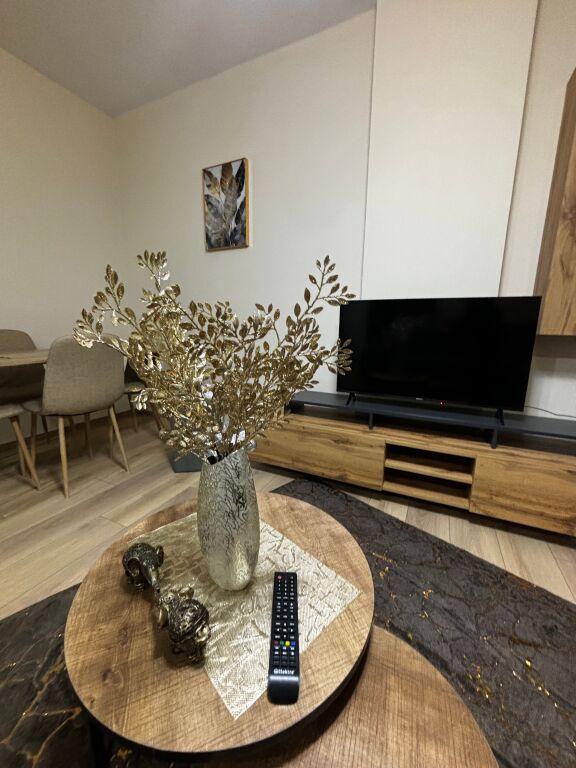 SHTËPI ME QERA – RRUGA E KAVAJËS (PËRBALLË DELIJORGJIT)