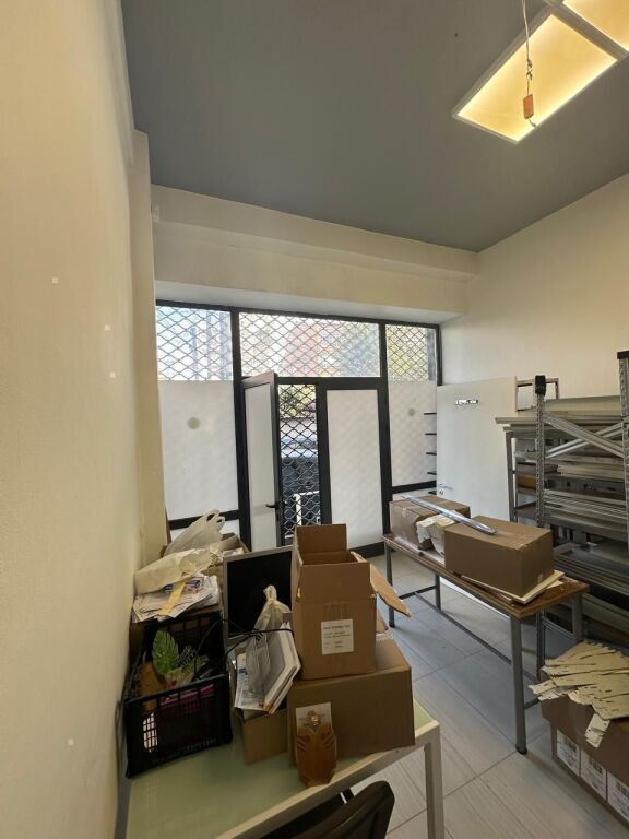 OKAZION - TIRANE PRANE SHKOLLES SE KUQE, SHITET DYQNE+ MAGAZINE + PARKIME Per Tipologji Te Ndryshme Biznesi!!! Prona ndodhet ne katin 0 dhe -1