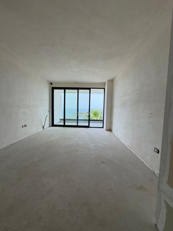 Apartment 2+1+2 in the Elite Residence of Ujë të Ftohtë, with Spectacular View of the Sea and the City, Vlorë