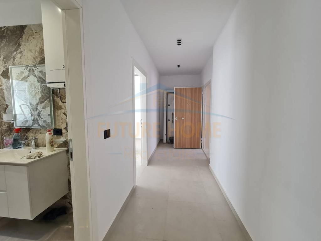 Shitet, Apartament 2+1, Fresku, Tiranë. ELT55765