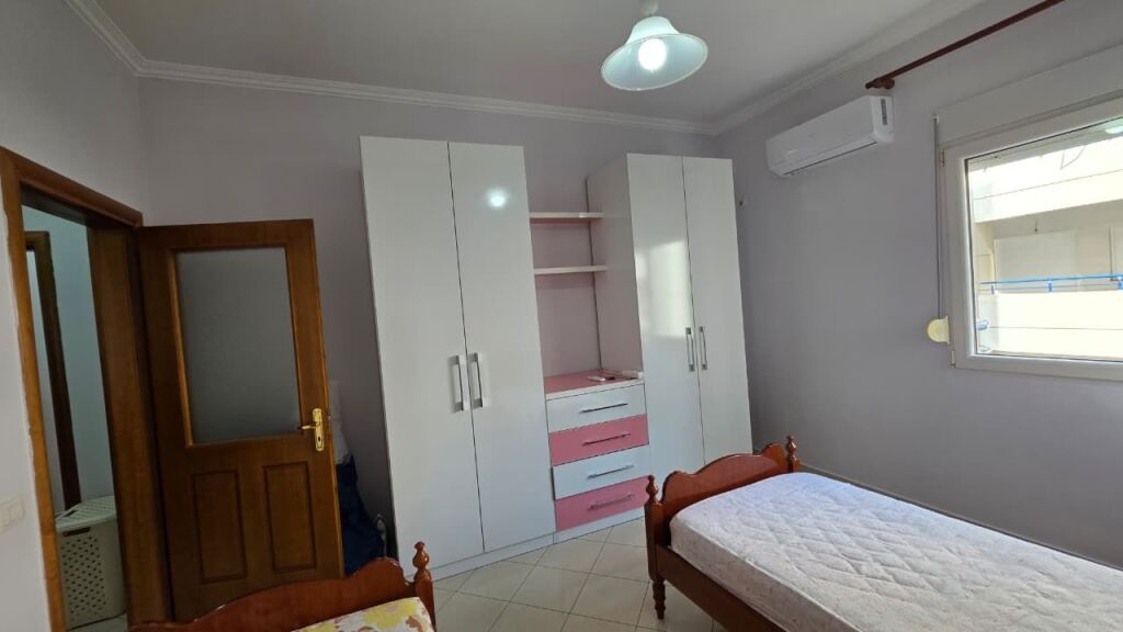 Apartament 3+1+2 me qera,prane Conad ne Bulevard