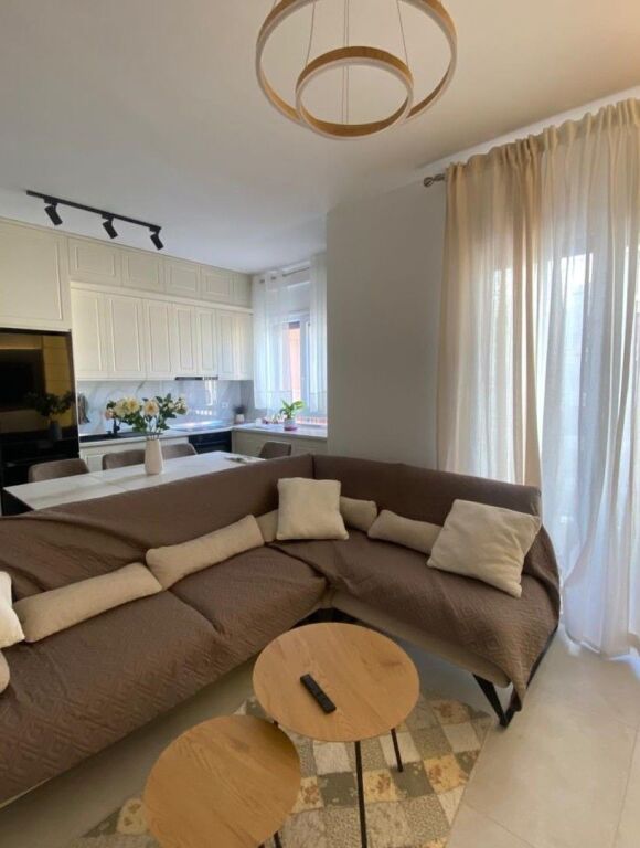 🏡 Apartament 2+1+2 me qira – Pazari i Ri