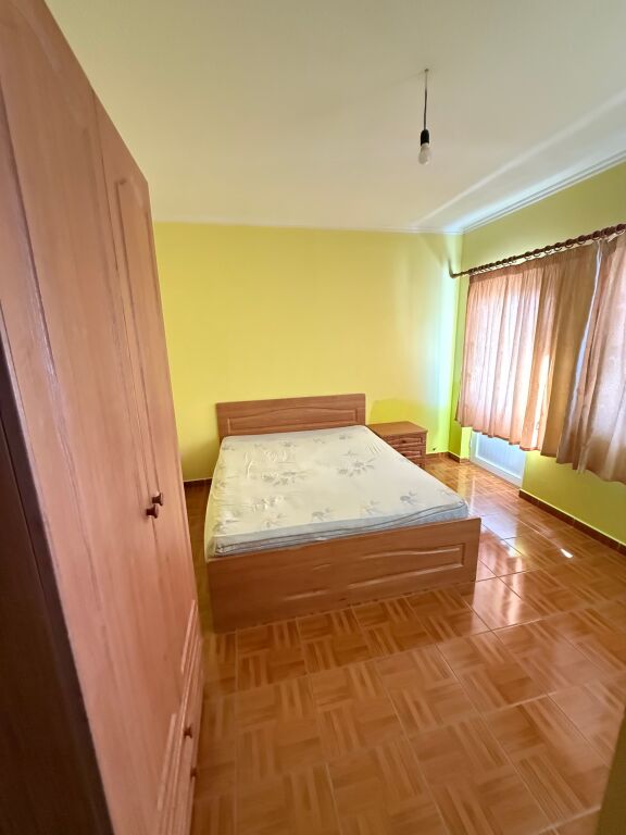 Jepet Me Qera Apartament 2+1 , Uje,Drita Te Perfshira Ne Cmim!