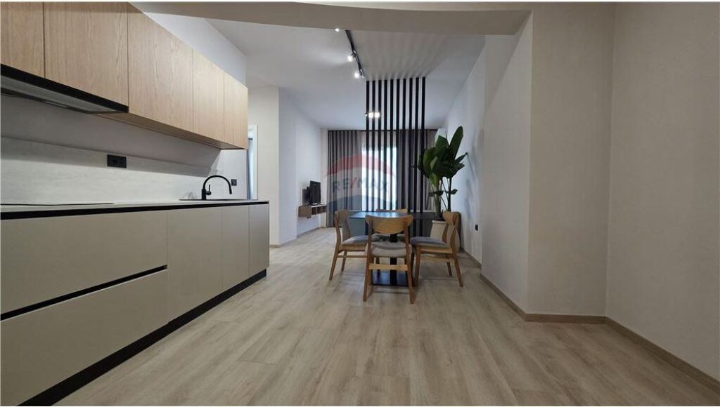 🌊 APARTAMENT LUKSOZ 1+1 NË SHITJE – LUNGOMARE, VLORË 🏖️