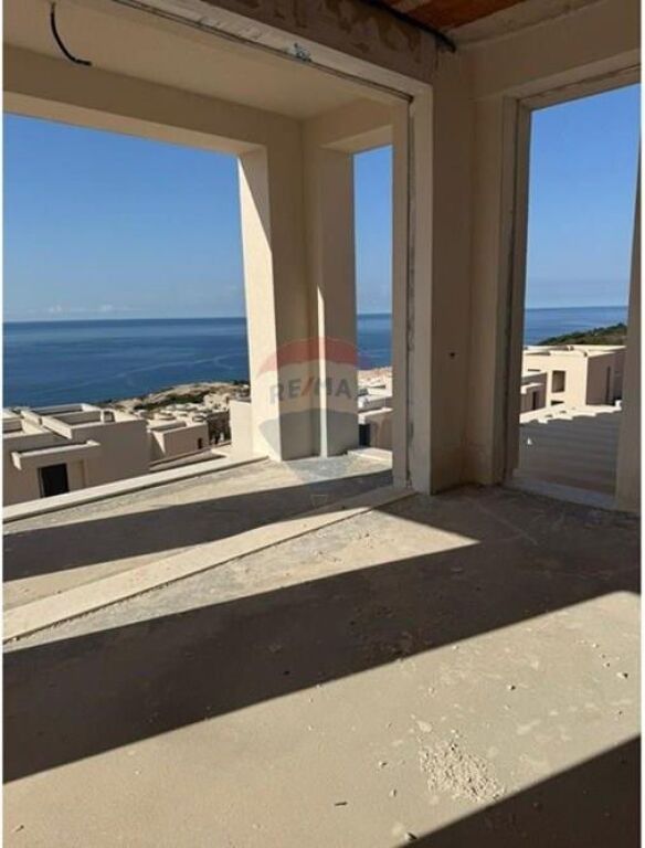 Villa for sale in San Nicolas, Palasë