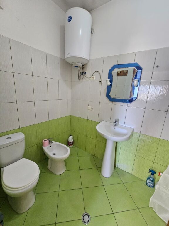 JEPET ME QERA APARTAMENT 2+1 PRANE UJËSJELLËSIT, DURRËS