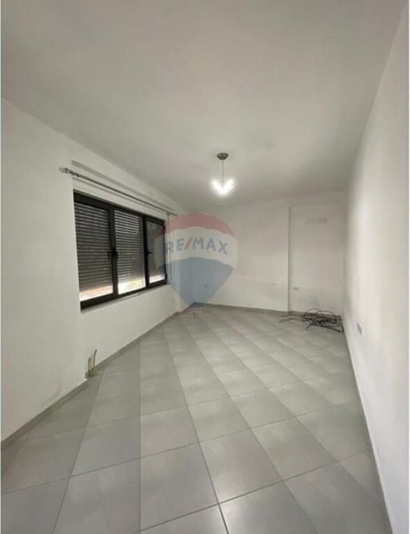Shitet Apartament 2+1+2 tek Rruga e Elbasanit