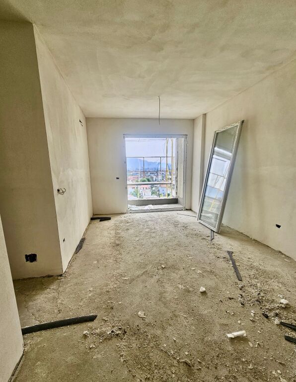 Shitet Apartament 2+1 tek Univers City