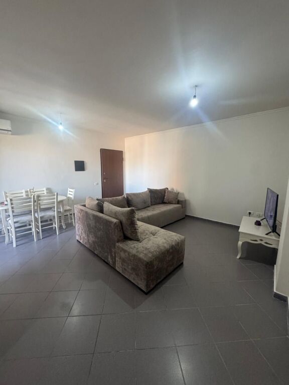 Super ap 1+1 tek kopshti botanik pran xhamise